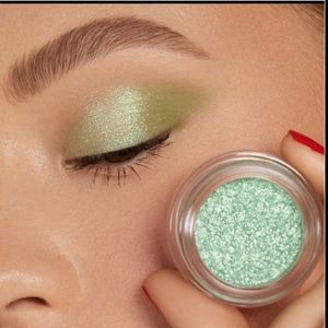 Kylie x The Grinch lil Grinch shimmer eye shadow